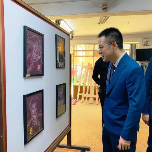 A high-level Chinese delegation visits the College of Languages at the University of Baghdad in preparation for the opening of the Chinese Language Department (1)