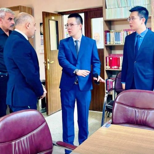 A high-level Chinese delegation visits the College of Languages at the University of Baghdad in preparation for the opening of the Chinese Language Department (3)