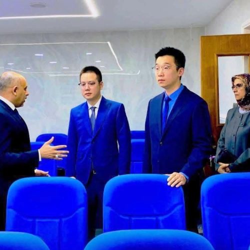 A high-level Chinese delegation visits the College of Languages at the University of Baghdad in preparation for the opening of the Chinese Language Department (4)