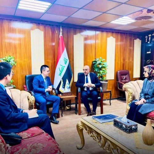 A high-level Chinese delegation visits the College of Languages at the University of Baghdad in preparation for the opening of the Chinese Language Department (7)